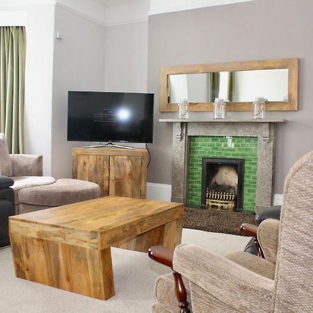 Tidesreach Filey, Sleeps 13, Close To Beach Exterior photo