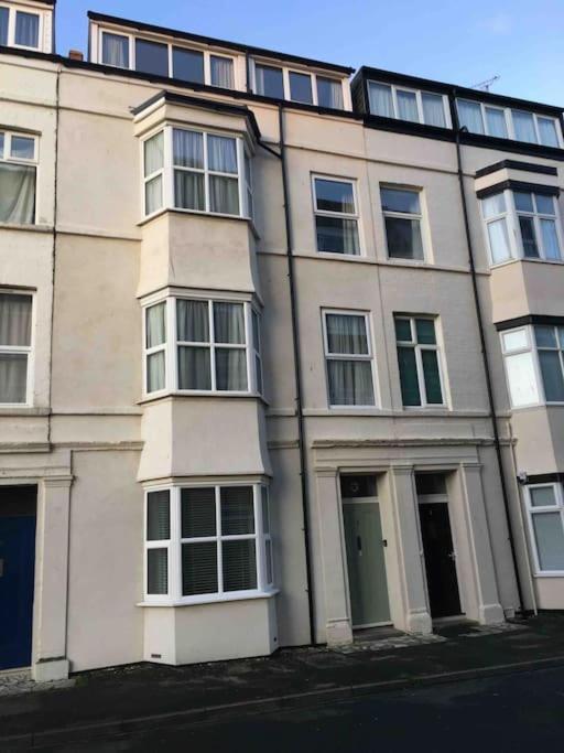 Tidesreach Filey, Sleeps 13, Close To Beach Exterior photo