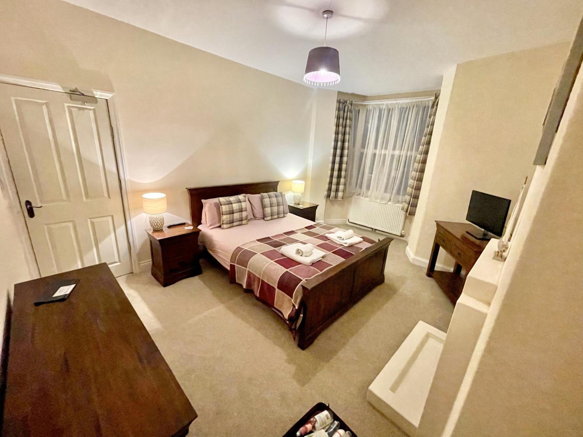 Tidesreach Filey, Sleeps 13, Close To Beach Exterior photo